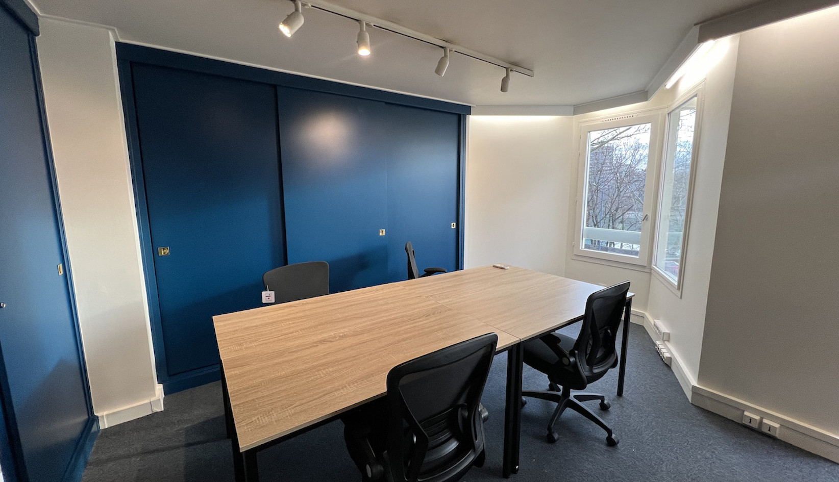 Bureau  allant de 10 à 35 m² (140 m² en tout) dispo pour activités médicales et paramédicales