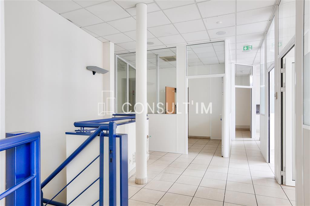 Boutique à louer avec un très beau linéaire de vitrine