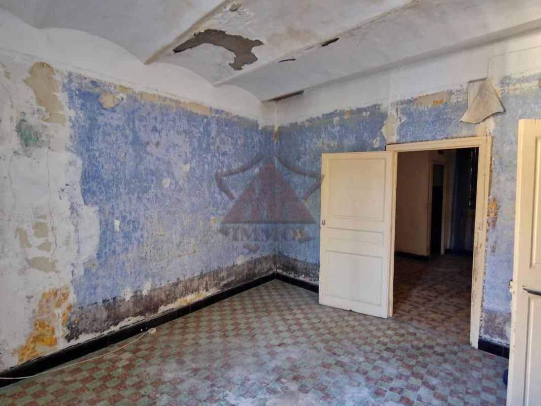 Maison de village à rénover avec terrain attenant