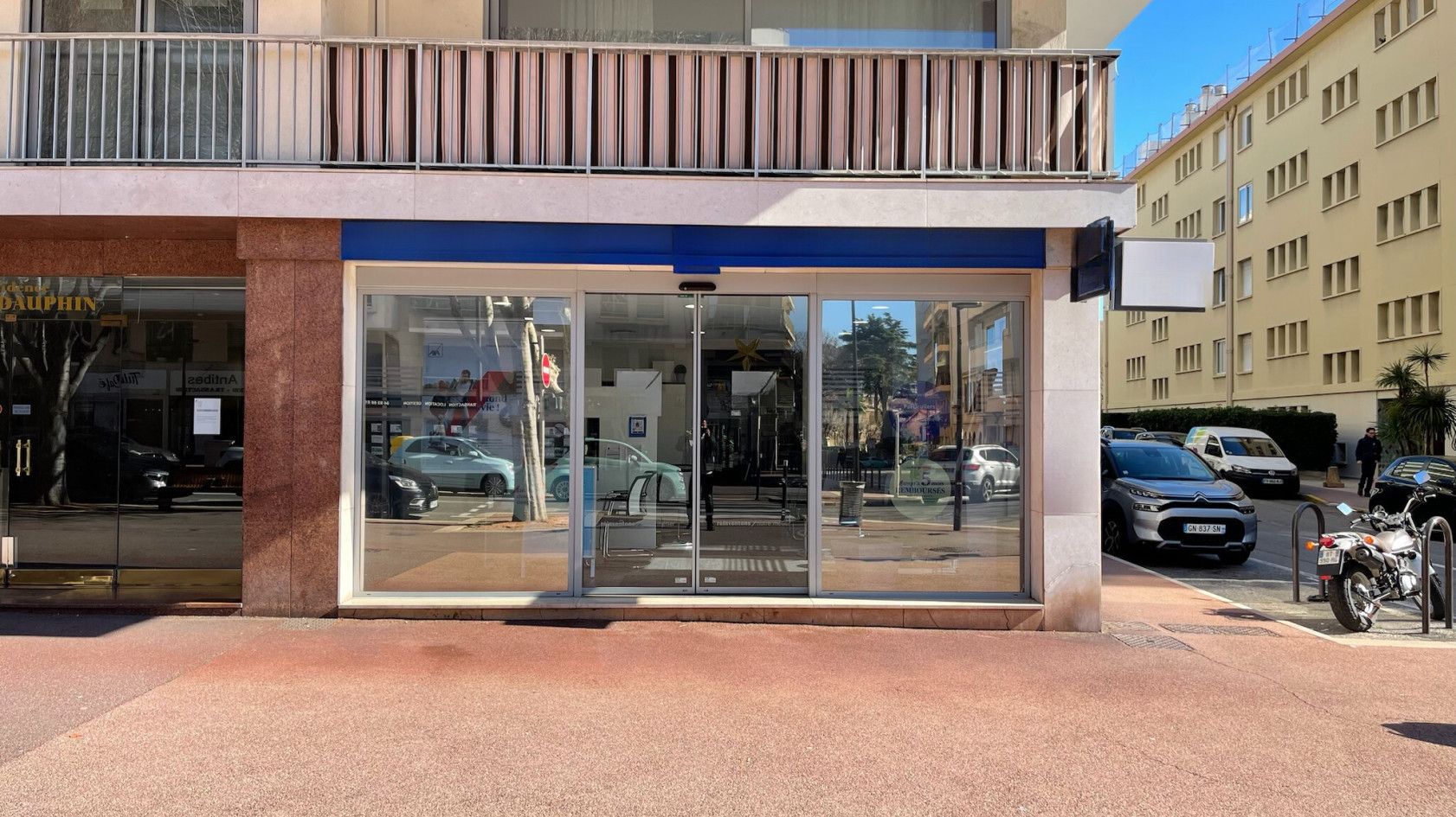 VENTE MURS COMMERCIAUX - LOCAL D'ANGLE A 100 M DE LA MER