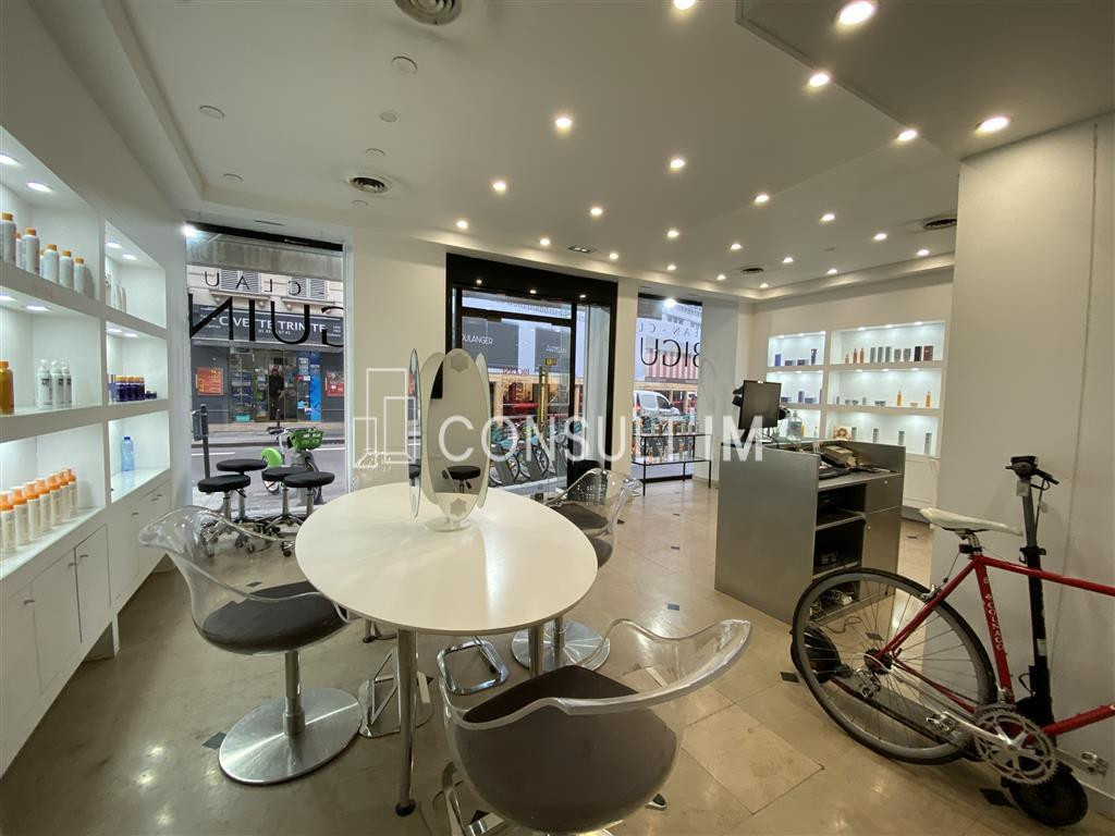 Saint Lazare, à louer une boutique de 98 m² de plain pied