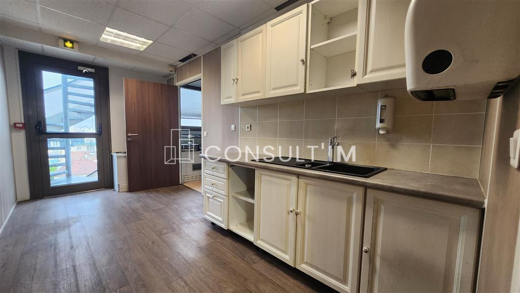 A louer bureaux en bon état à la frontière entre Courbevoie et La Garenne Colombes