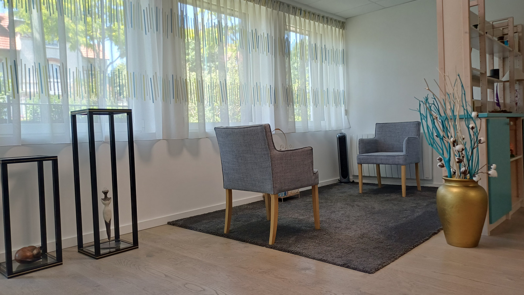 Rueil-malmaison triangle d’or – local professionnel indépendant 42 m² avec jardinet et parking – RDC PMR