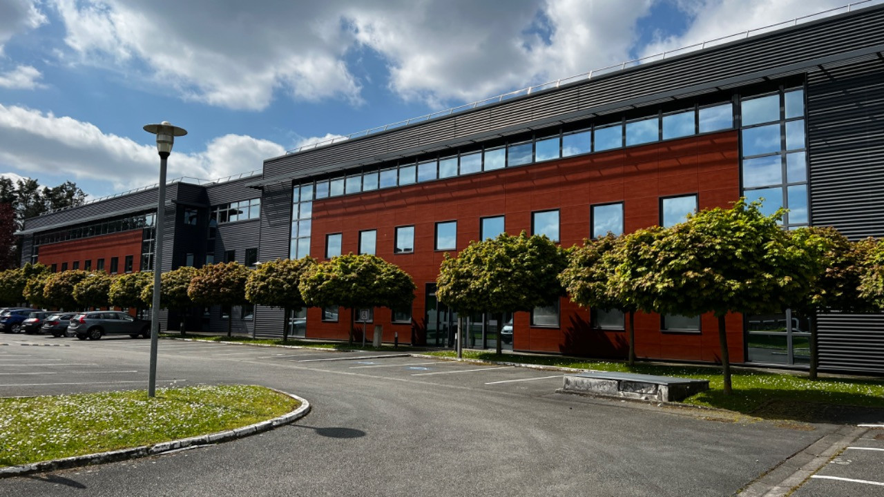 Immeuble avec bureaux divisibles