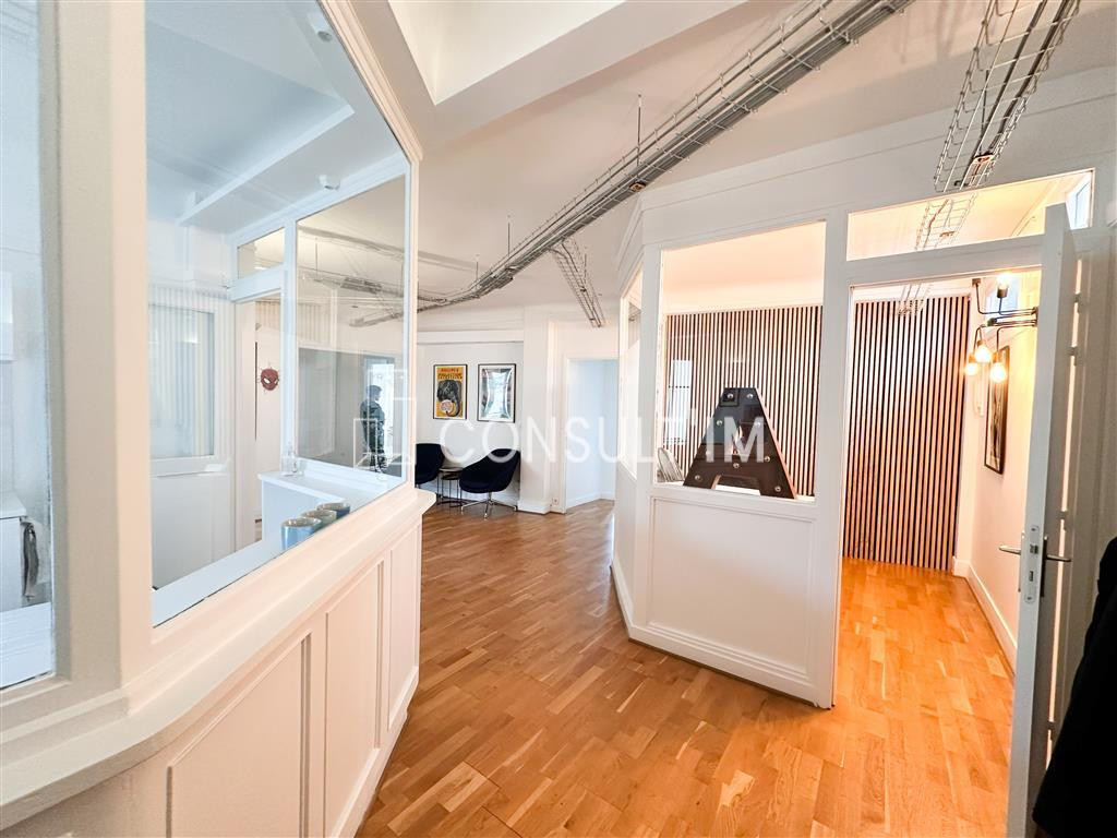 A louer bureaux avec balcons proche Place de l'Etoile