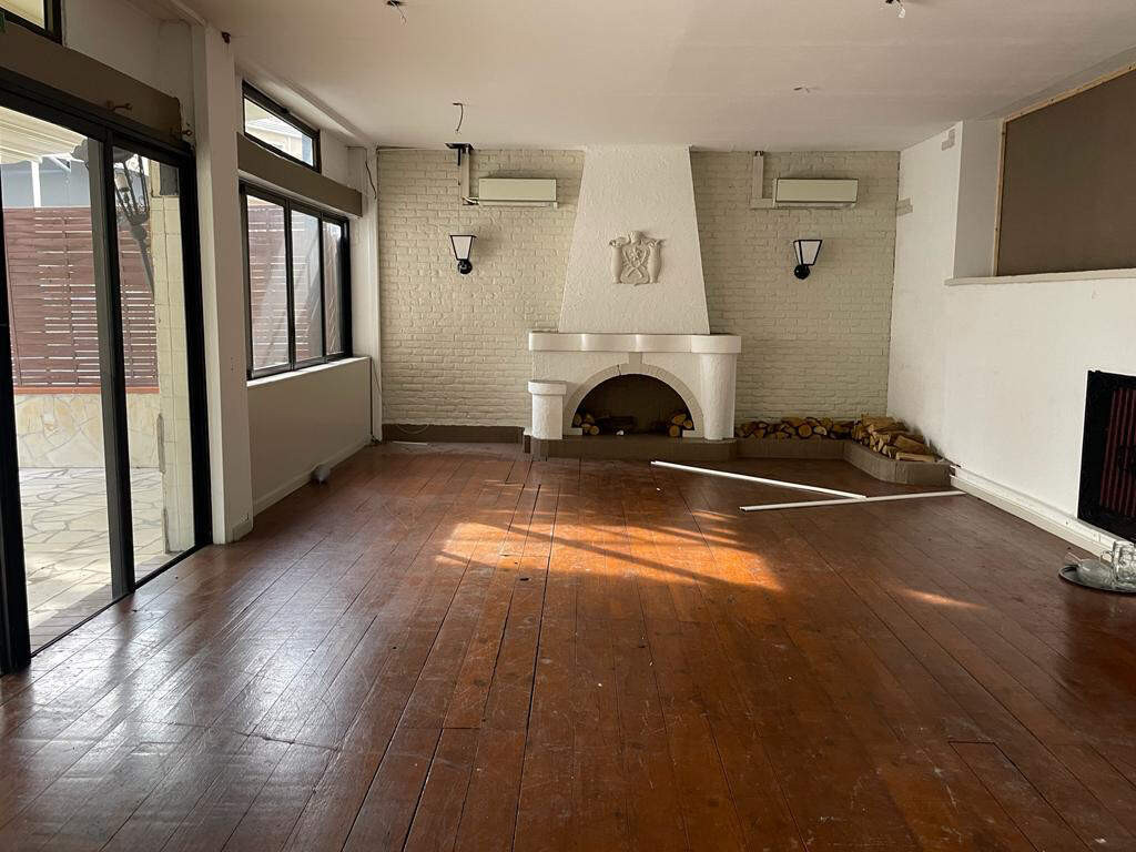 Restaurant Local commercial 121 m2 et grande terrasse couverte