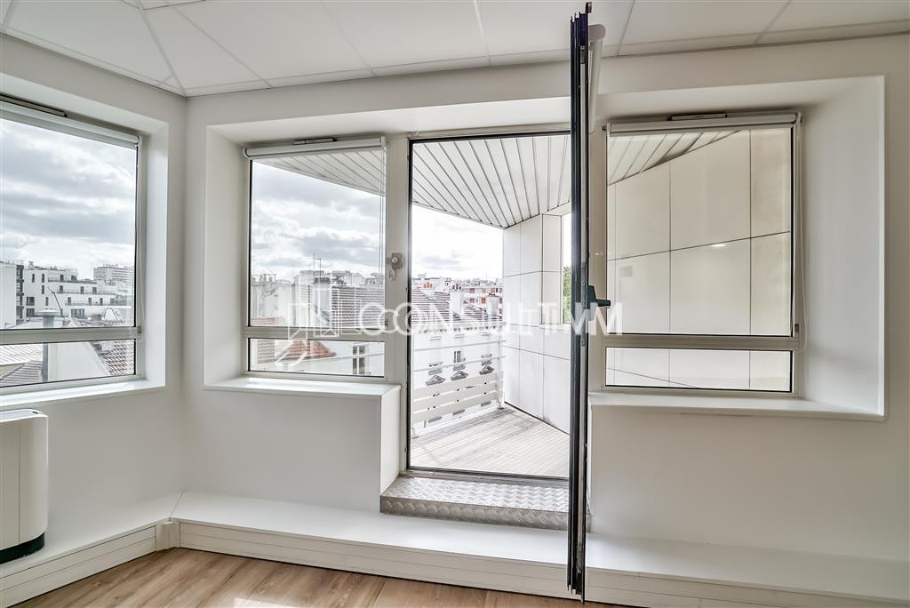 A louer bureaux rénovés dans immeuble de grand standing , proche du métro Mairie d'Issy, ligne 12