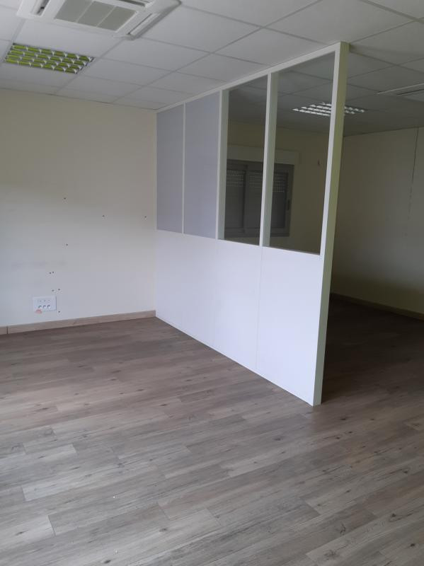 A VENDRE LOCAL A USAGE DE BUREAU ET DE STOCKAGE
