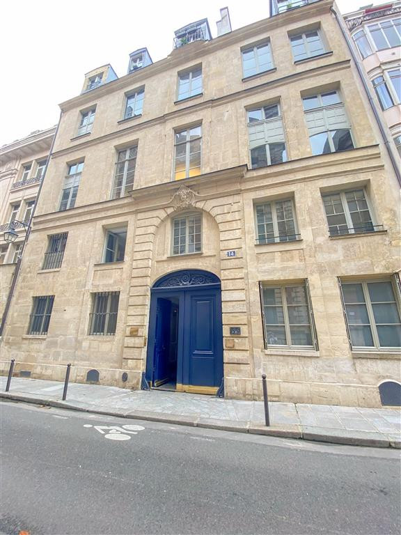 Belle espace sous verrière proche place des victoires