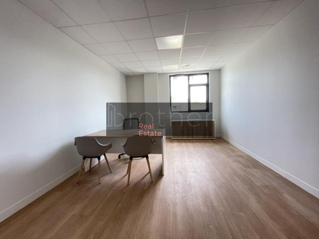 A louer Bureaux 1240.36m2 Bruges Lac - bruges