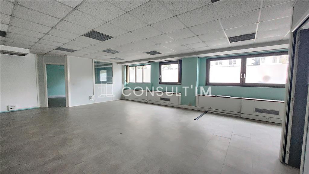 A louer bureaux en bon état à la frontière entre Courbevoie et La Garenne Colombes