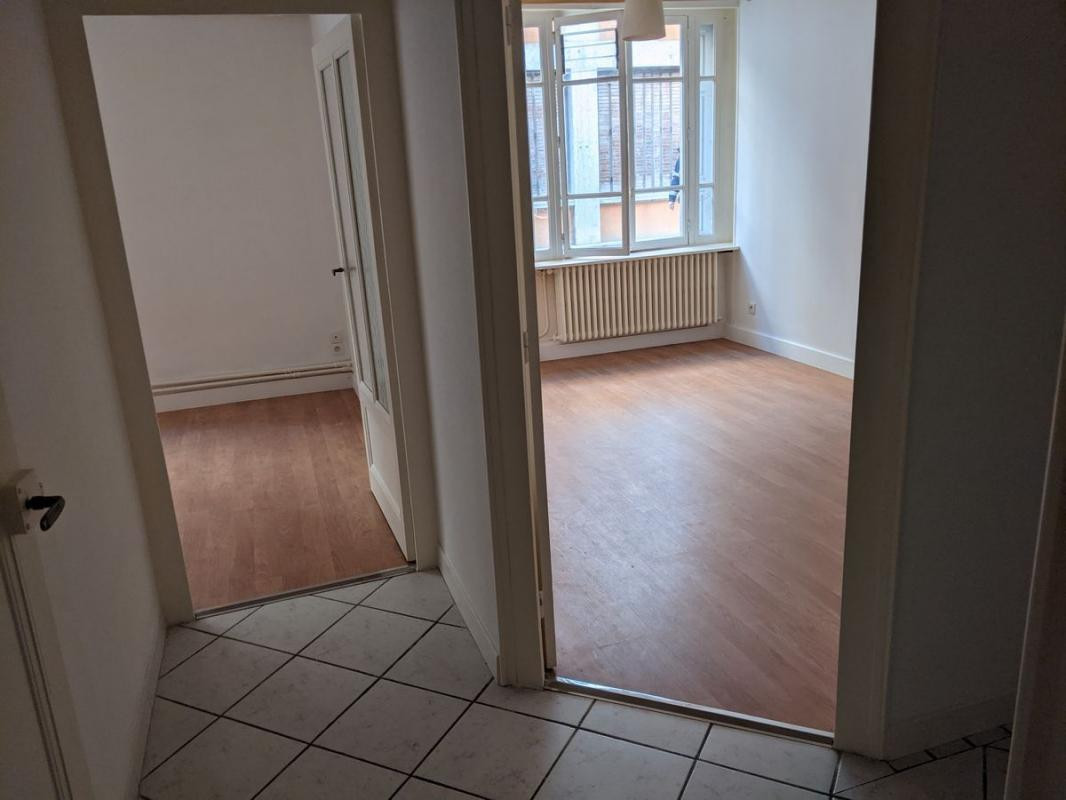 Immeuble de 3 appartements au centre de Condrieu