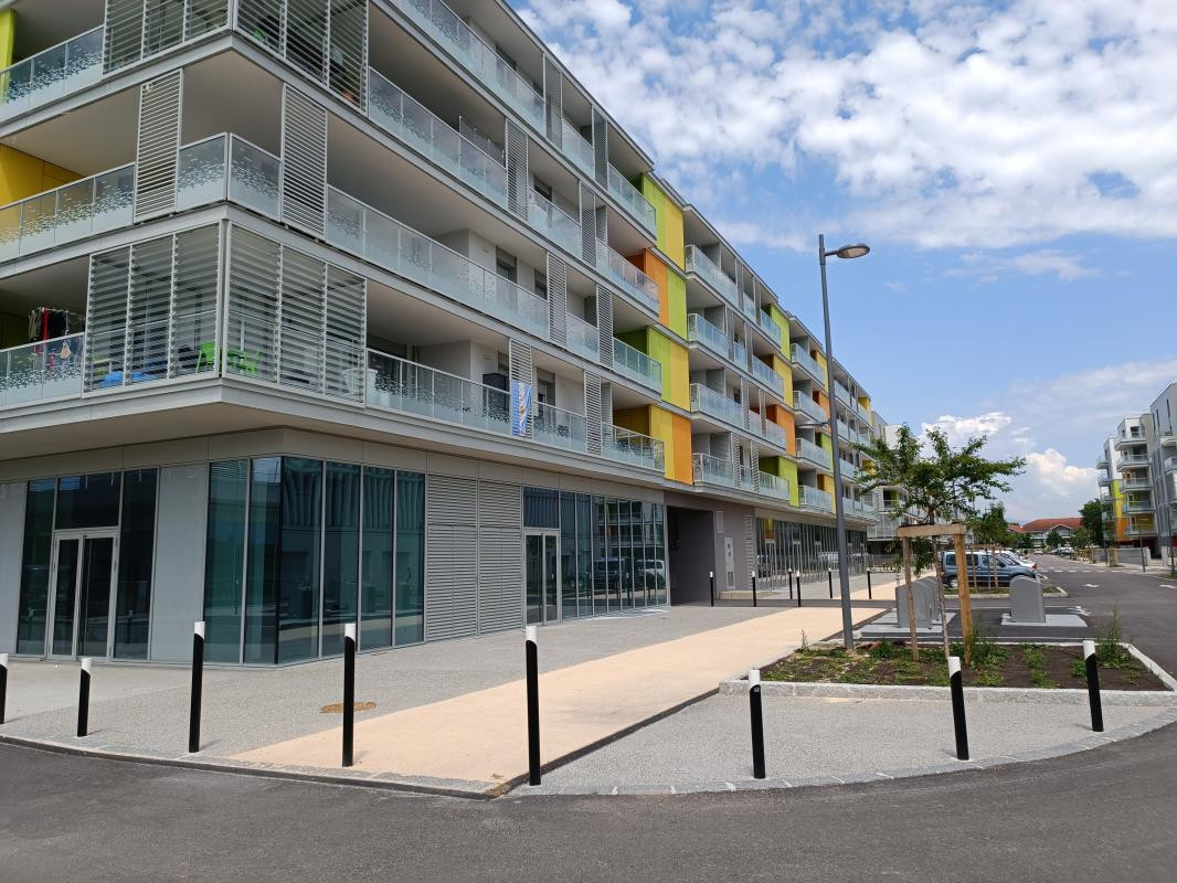ST GENIS POUILLY - Porte de France - C2 -81.30m²
