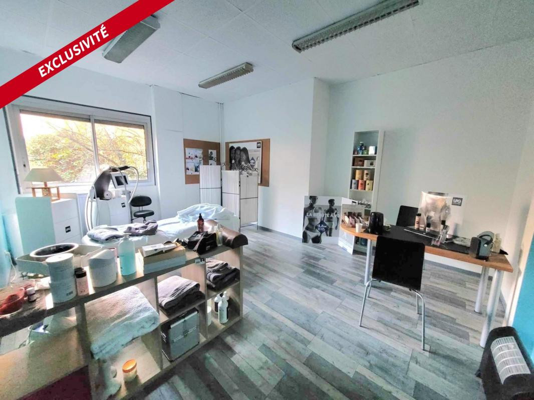 OPPORTUNITE RARE :Local de 1200 m2 (divisible). Usage pro ou habitation ou mixte . Accès PMR. Centre ville/Carnot