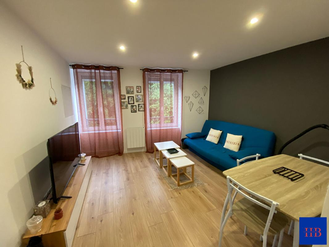 A VENDRE Immeuble avec 2 appartements rénovés Vire Normandie 4 pièce(s)