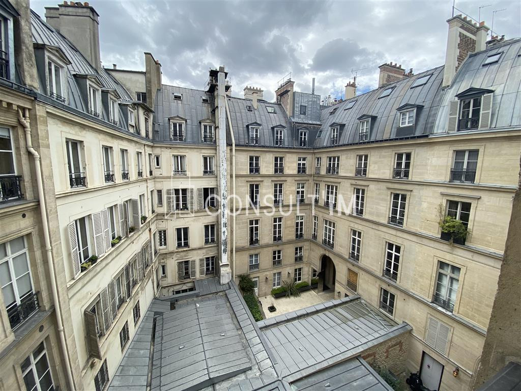 Proche du Louvre, bureaux de 45m² au 4e étage sur cour