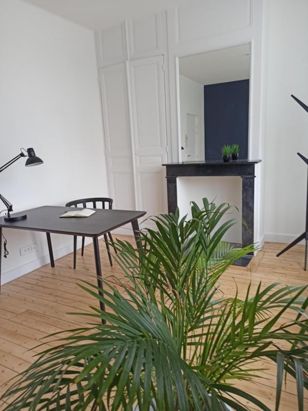 Réf AJNE - Plateau de 2 bureaux au 1e étage d'un immeuble