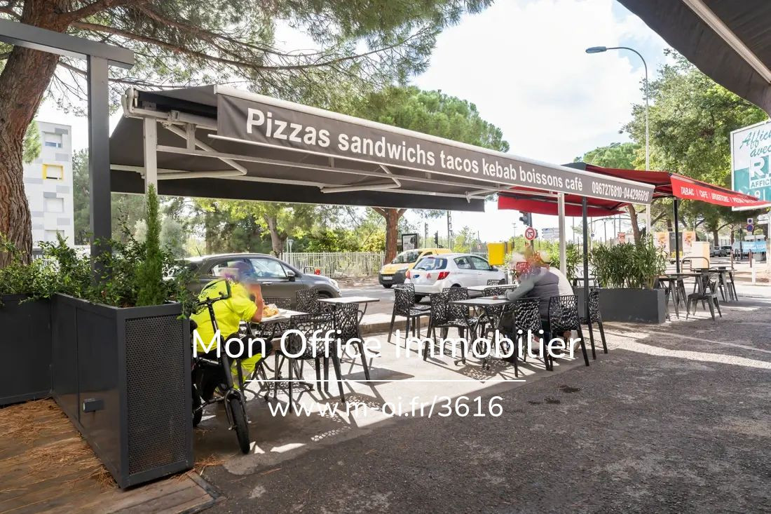 Référence : 3616-NAM - Murs Commerciaux loué avenue Gaston Berger