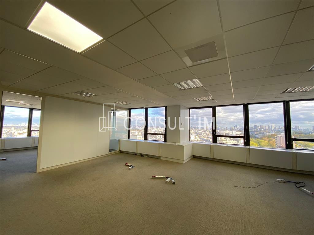 Tour Montparnasse, à louer une surface de bureaux de 176 m² en bon état