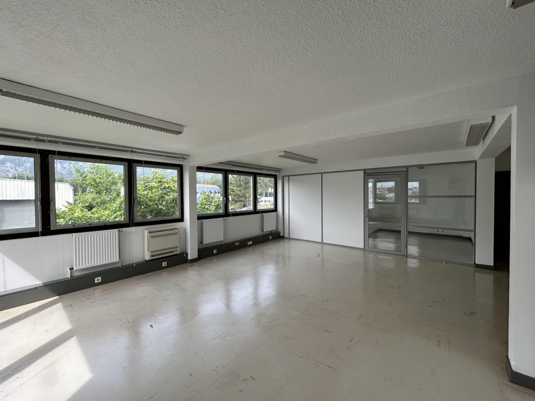 Location - Bureau - 135 m² - 20 655 €/an HC HT -