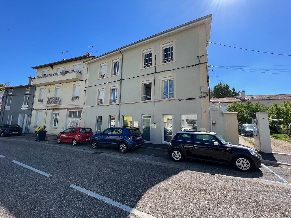 Local d'activité 97m2 avec 3 bureaux idéal profession indépendante