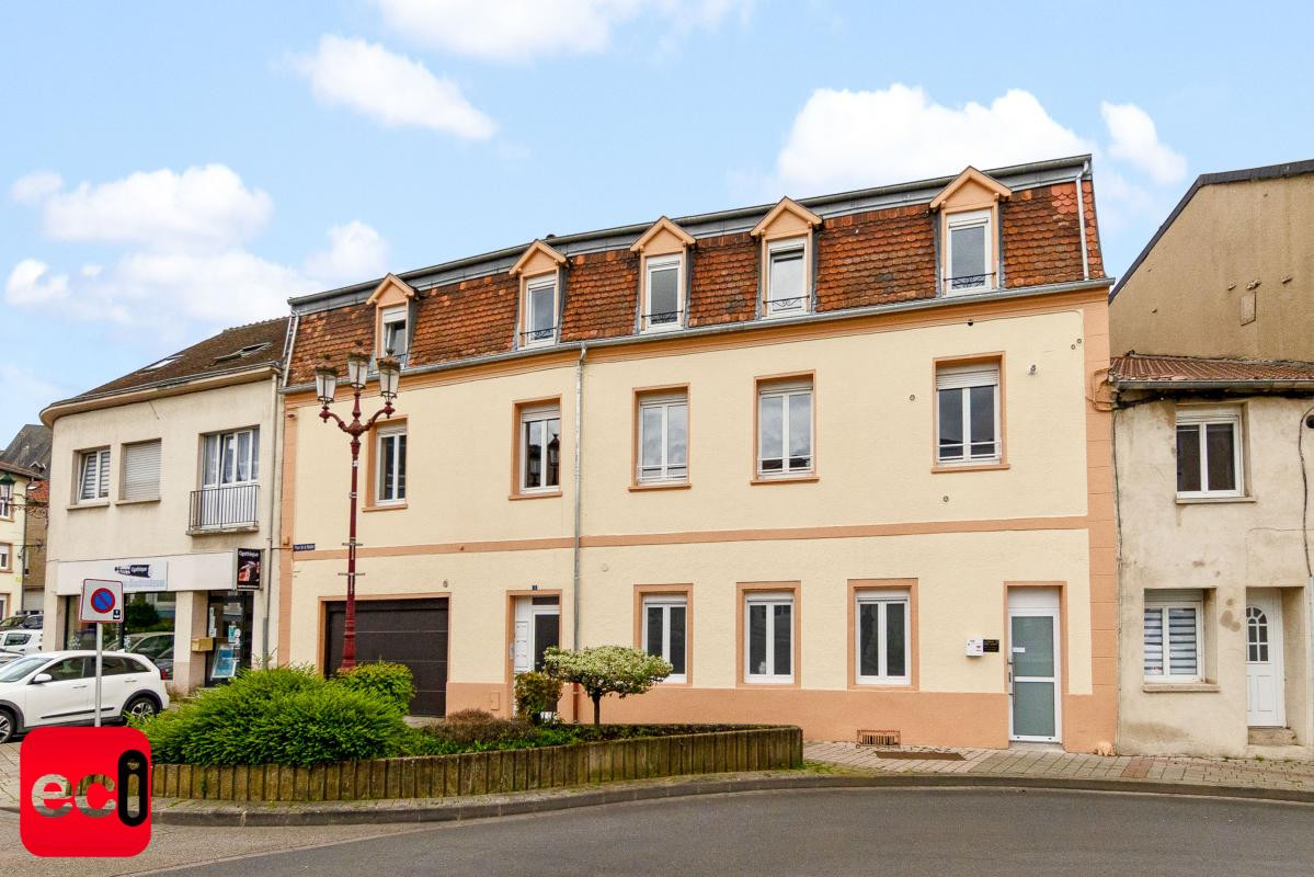 INVESTISSEUR : Lot de 5 logement + double gge, cour et cave