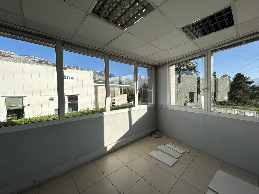 Vente - Bureau - 240 m² - 446 000 € - MONTBONNOT-SAINT-MARTIN