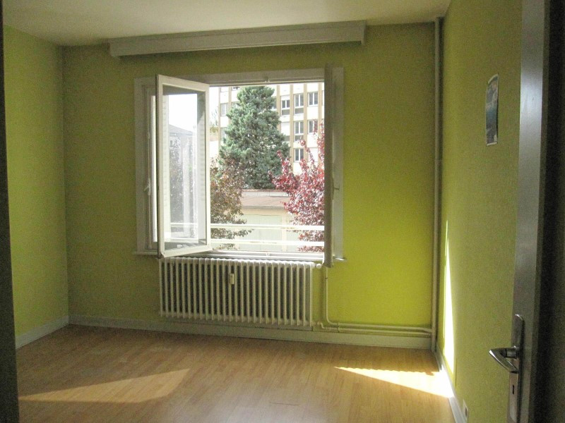 LOCAUX PROFESSIONNELS ROANNE - 70 m2