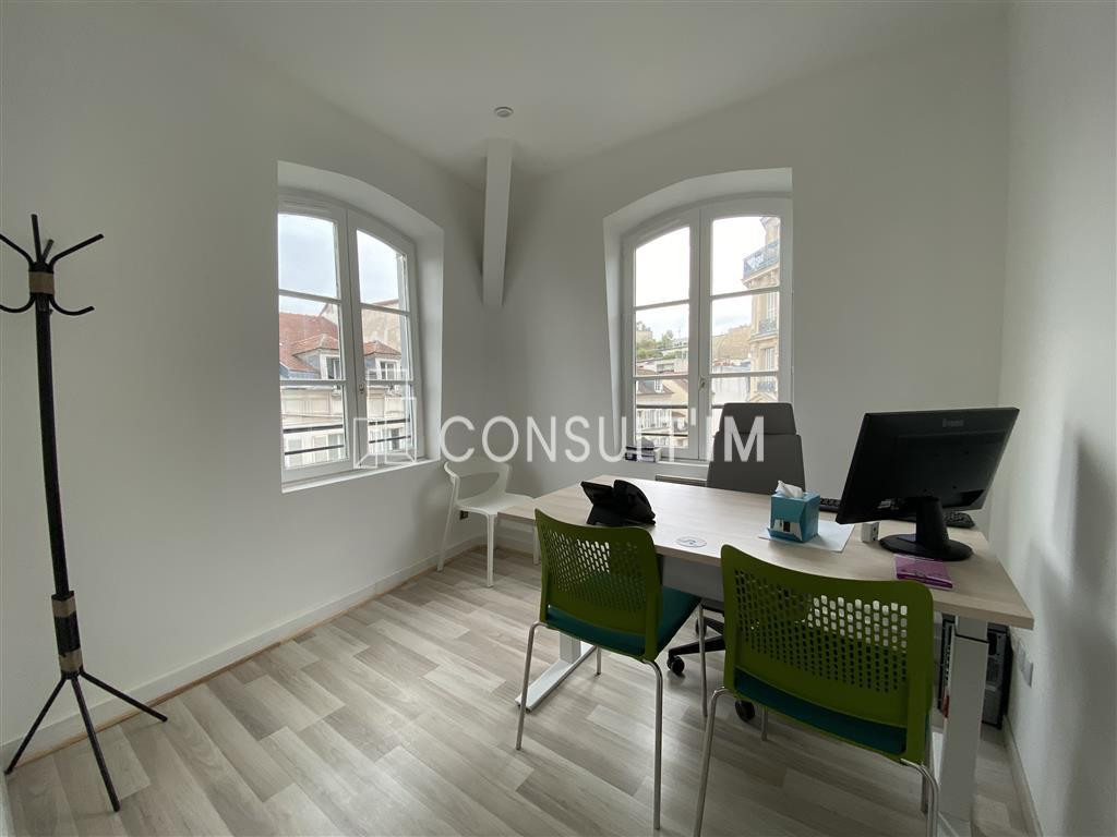 A LOUER IMMEUBLE INDEPENDANT EN R+3