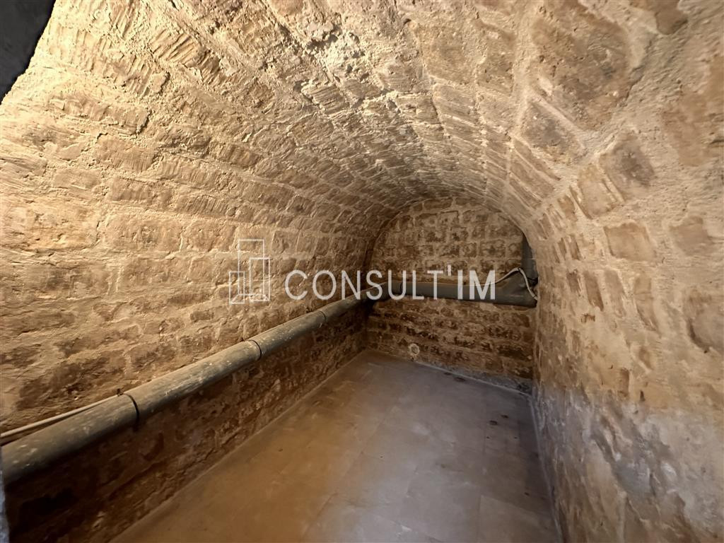 Au coeur du quartier Ménilmontant, en location pure une boutique disponible immédiatement