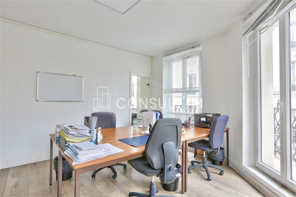bureaux à louer avec balcon filant