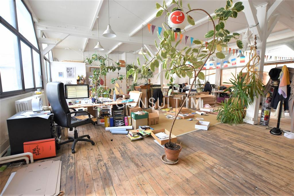 A proximité de République, bureaux atypiques à louer de 172 m²