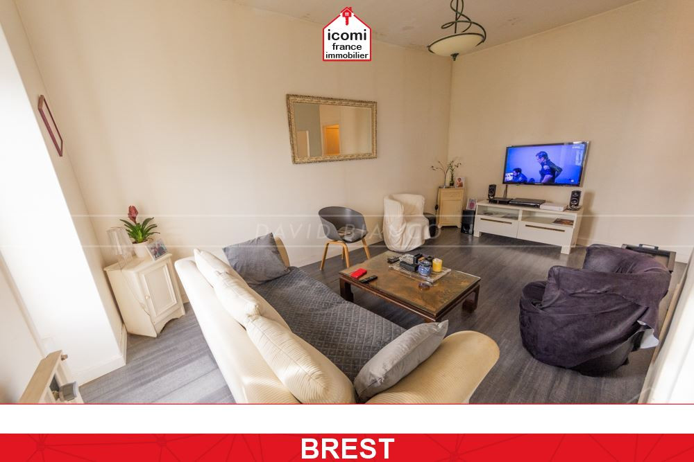 FINISTERE - Brest (29200) - A VENDRE - IMMEUBLE R+2 - 5 LOTS - 3 T2 + 1 T3 + 1 T5 - SUR TERRAIN DE 335M² (PARKING) - LOUES EN MEUBLE