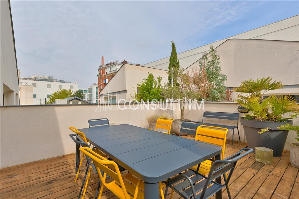 Locaux coup de coeur, duplex atypique style loft  avec terrasse à proximité du métro Ligne 13