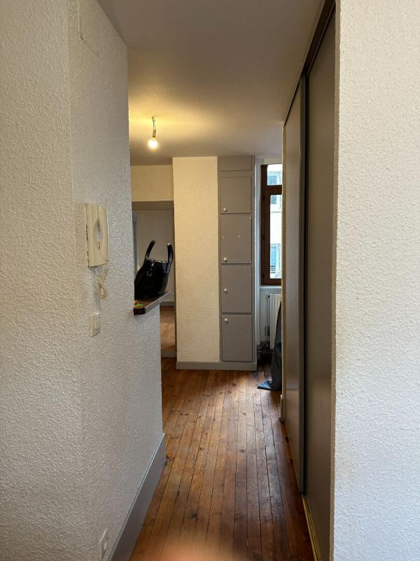 Chamalieres centre Immeuble de 2 lots T2 et T3 duplex 121 m2, cave et sous cave 292000 FAI