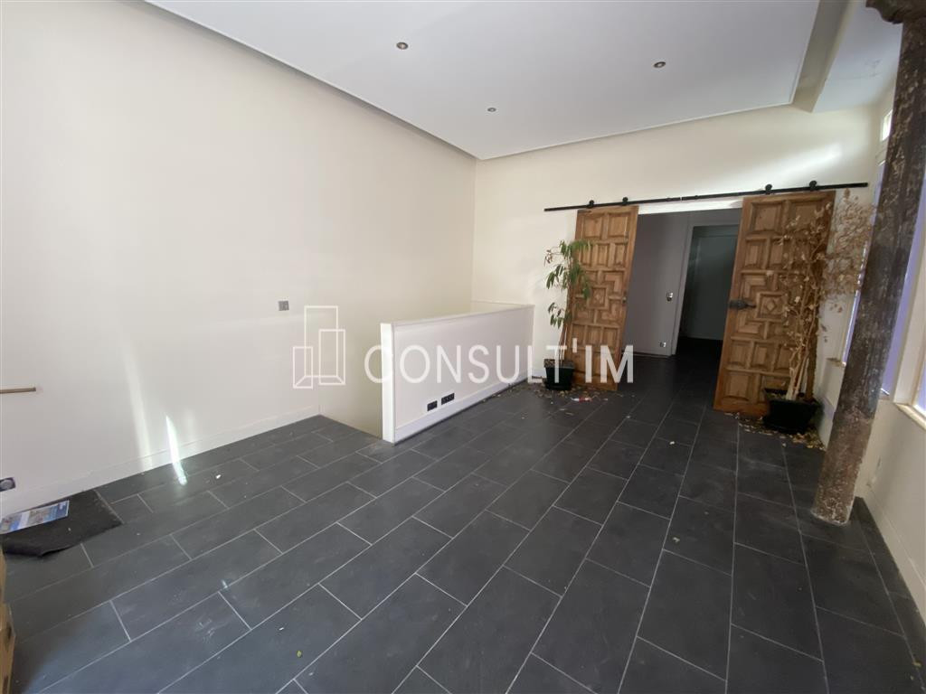Location pure - boutique d'angle au coeur du 5ème