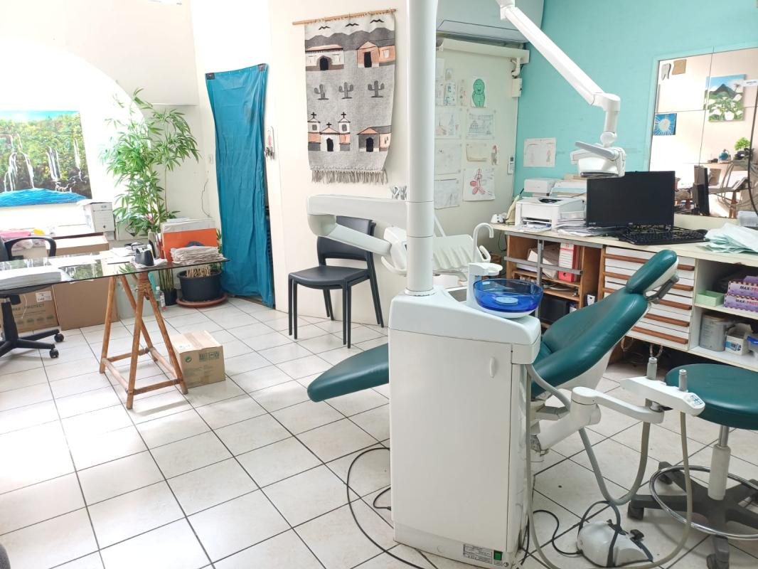 Local professionnel ou commercial 72 m²