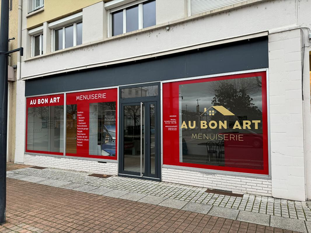 LOCAL COMMERCIAL LE COTEAU - 68 m²