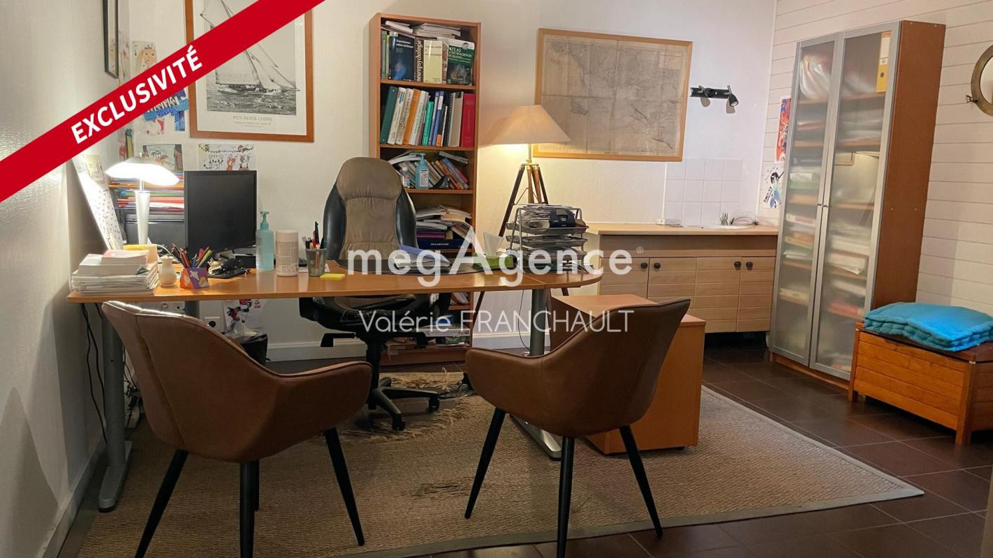 Luçon centre ville au calme, local professionnel,  avec parking privé pour patientele