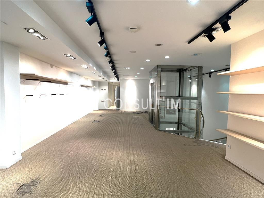 Boutique emplacement PRIME en face des Galeries La Fayette