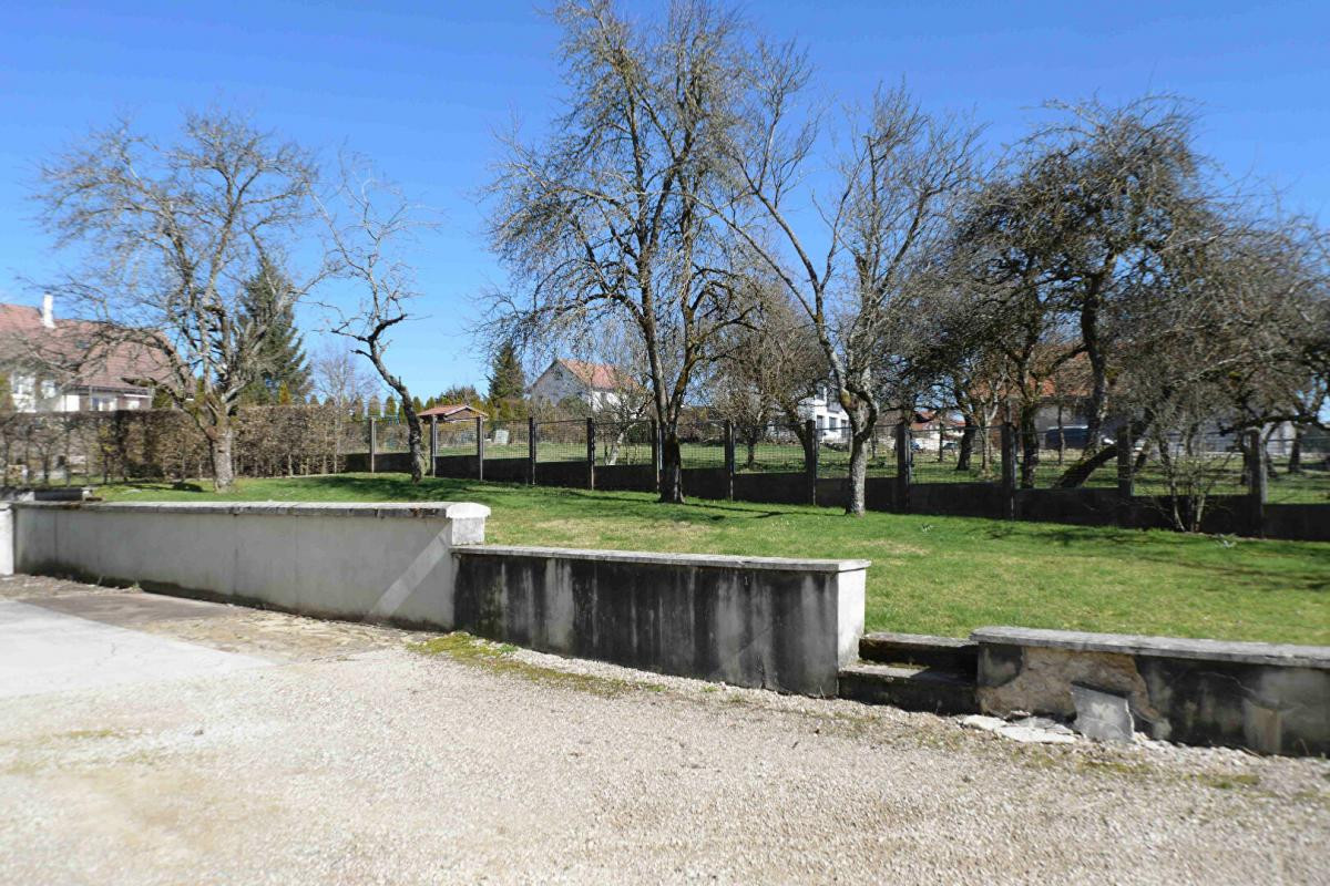 IMMEUBLE DE 4 APPARTEMENTS ET UN PLATEAU 436000 EUROS