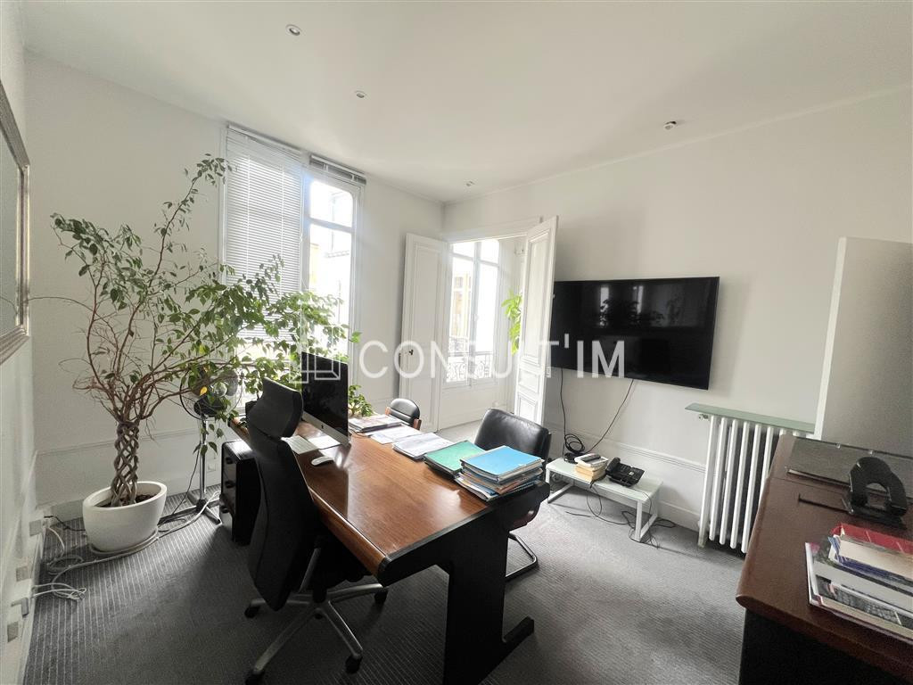 Bureau entre Madeleine et Saint Lazare
