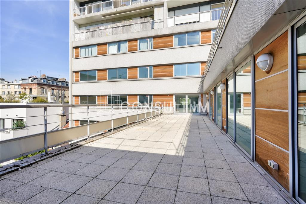 A proximité du métro Boulogne Jean Jaurès, à louer, bureaux de 300m² avec terrasse