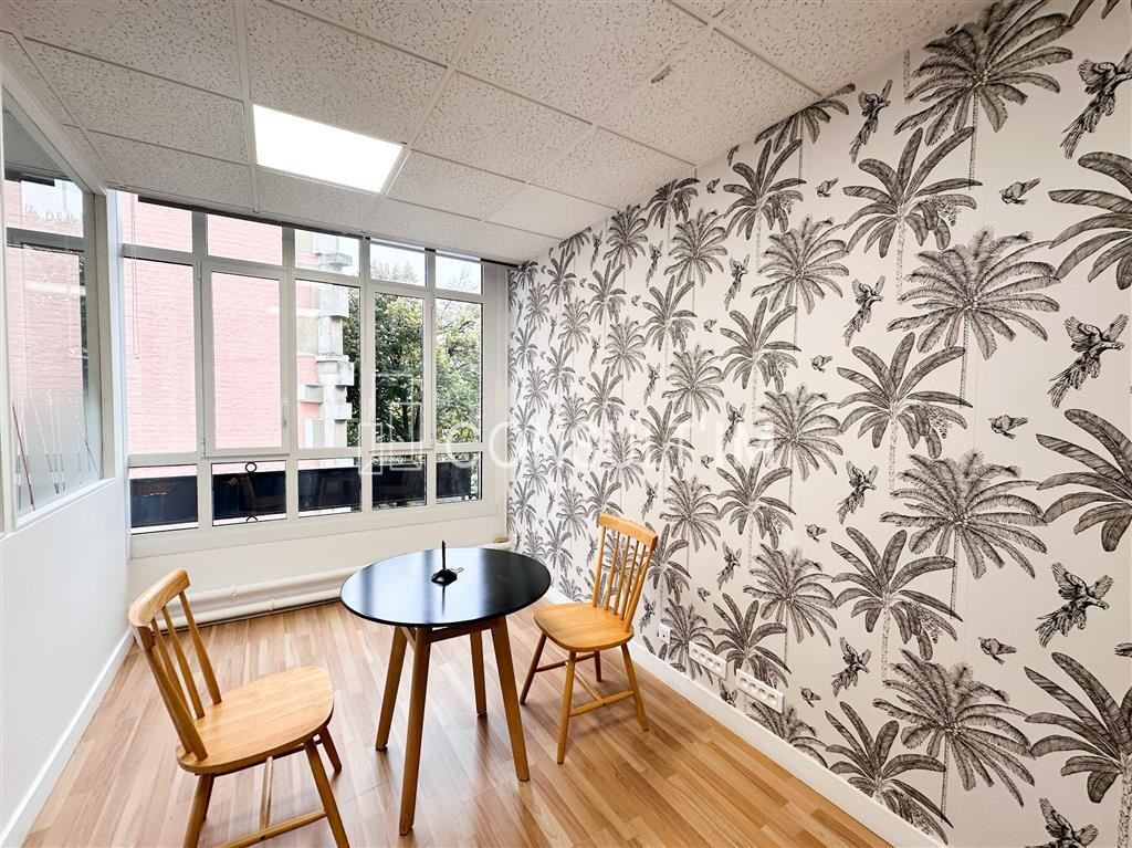 A louer bureaux lumineux à deux pas du métro Rue Saint Maur
