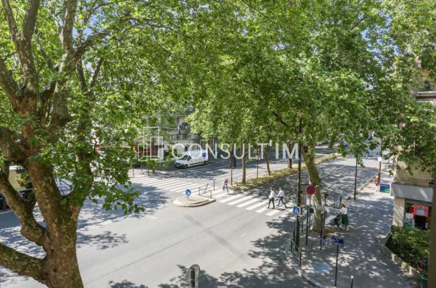 Au pied du métro Billancourt, ligne 9 , Bureaux à vendre de 299m²