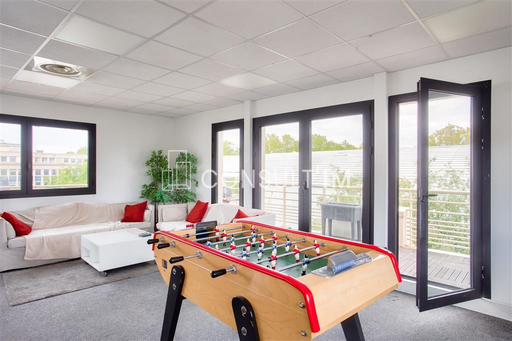 Bureaux de charme à louer dans un immeuble indépendant à Saint Cloud