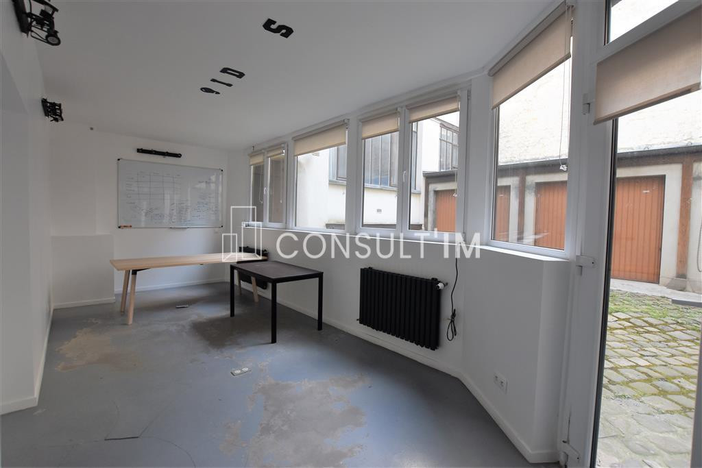 Opportunité acquisition - Bureaux avec vitrine et flexibilité d'aménagement - proche Gare du Nord