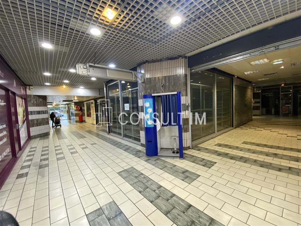 A louer au sein de la galerie commerciale de Charenton, une surface d'environ 900m² divisibles