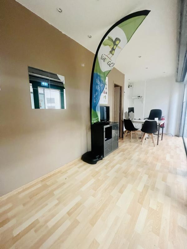 IMMEUBLE DE 4 APPARTEMENTS ET UN PLATEAU 436000 EUROS