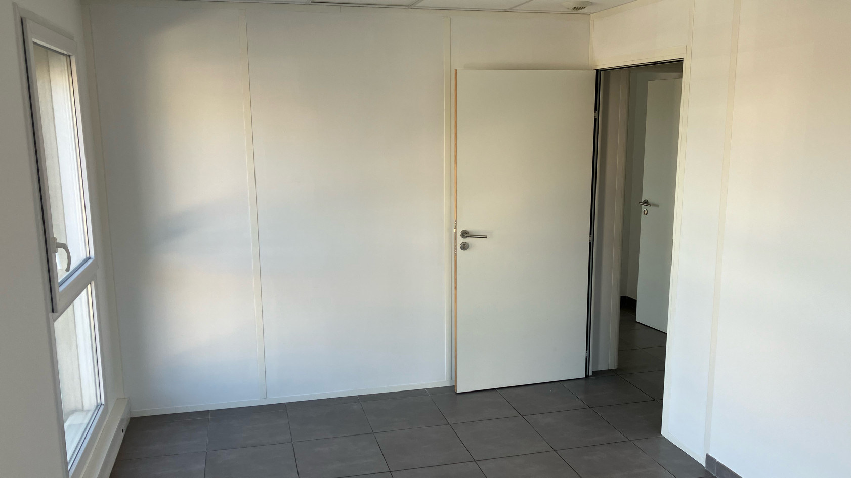 A LOUER 2 CABINETS INDEPENDANTS ET MITOYENS